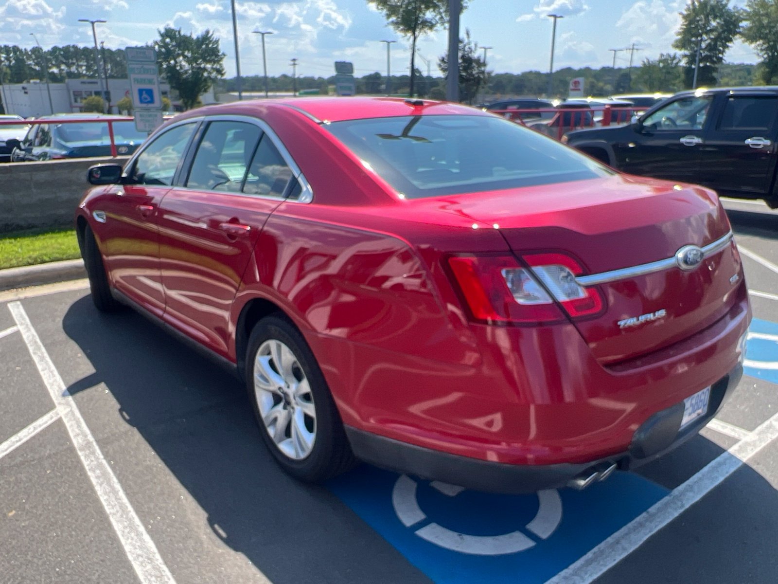 Used 2011 Ford Taurus SEL FWD image 14