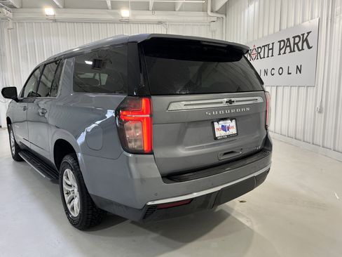 Used 2022 Chevrolet Suburban LT image 4