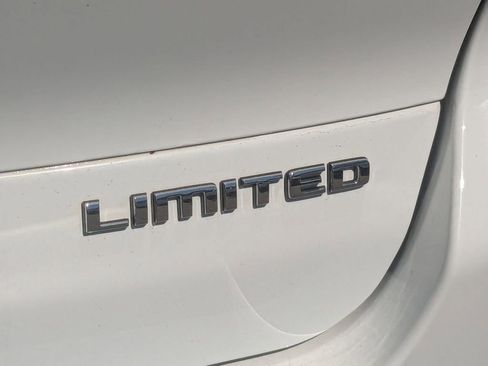 Used 2022 Jeep Grand Cherokee L Limited image 13