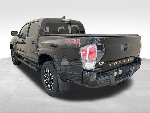 Used 2020 Toyota Tacoma TRD Sport w/ Technology Package AWD/4WD image 3
