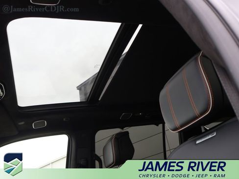 Used 2024 Jeep Grand Wagoneer L Series III AWD/4WD image 29