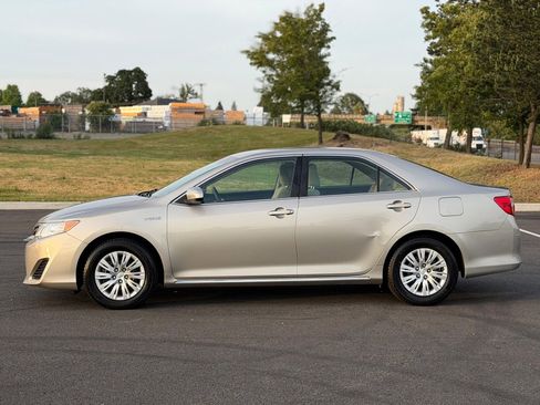 Used 2013 Toyota Camry LE FWD image 3