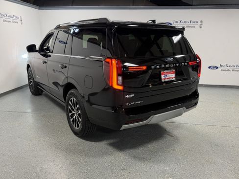 Used 2025 Ford Expedition Platinum image 4