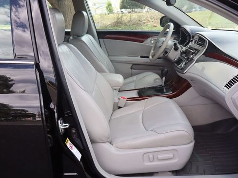 Used 2012 Toyota Avalon FWD image 22