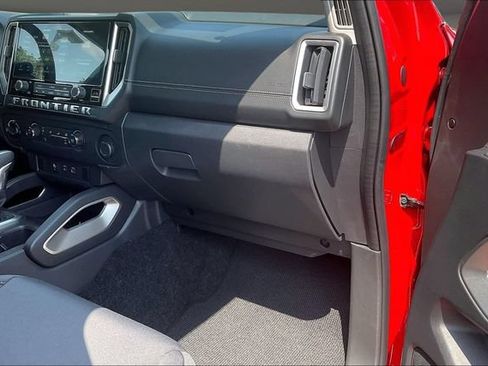 Certified 2026 Nissan Frontier SV w/ Tow Package AWD/4WD image 15