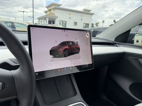 Used 2024 Tesla Model Y 2WD image 14