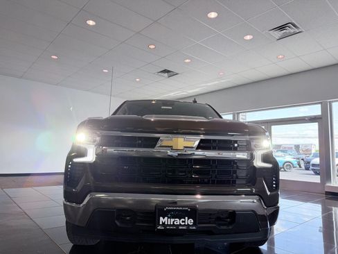 Used 2023 Chevrolet Silverado 1500 LT AWD/4WD image 16