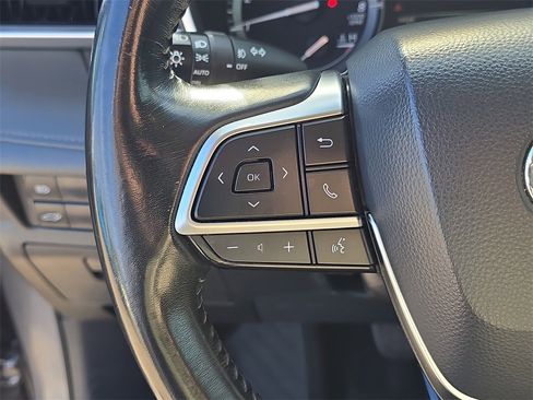 Used 2021 Toyota Highlander XLE image 35