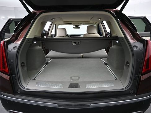 Certified 2022 Cadillac XT5 Premium Luxury AWD/4WD image 18