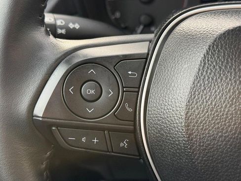 Used 2025 Toyota Corolla Cross LE image 19