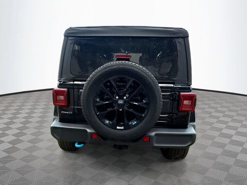Used 2023 Jeep Wrangler Unlimited Sahara w/ Cold Weather Group AWD/4WD image 7