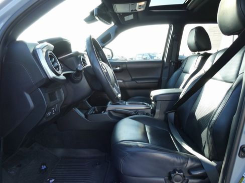 Used 2019 Toyota Tacoma Limited image 21