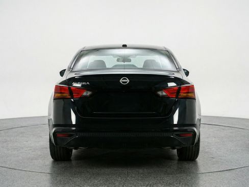 Used 2025 Nissan Altima 2.5 SV FWD image 7
