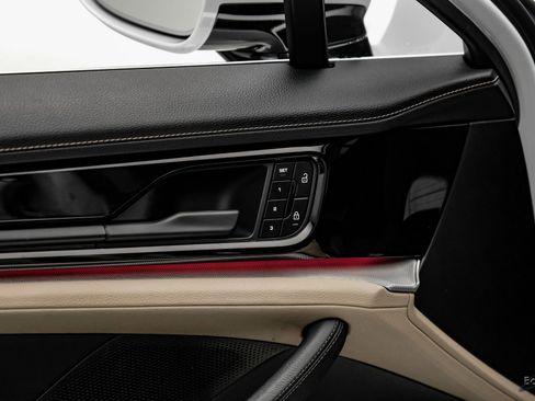 Used 2025 Porsche Panamera w/ Premium Package image 75