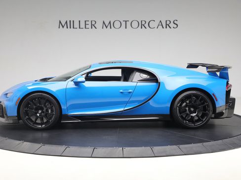Used 2021 Bugatti Chiron Pur Sport image 3