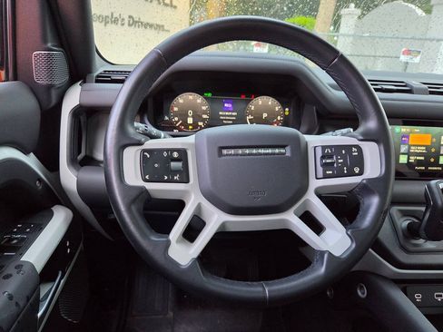 Used 2024 Land Rover Defender 110 SE AWD/4WD image 29