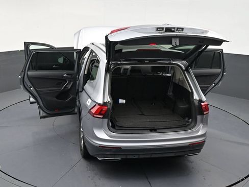 Used 2021 Volkswagen Tiguan SEL FWD image 32