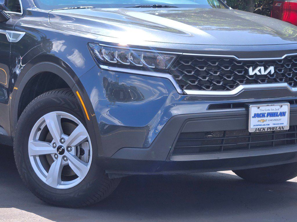 Used 2022 Kia Sorento LX AWD/4WD image 3