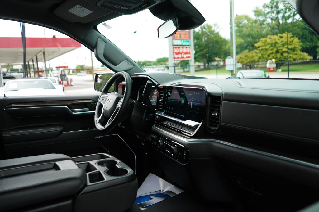 Used 2024 Chevrolet Silverado 1500 LT AWD/4WD image 13
