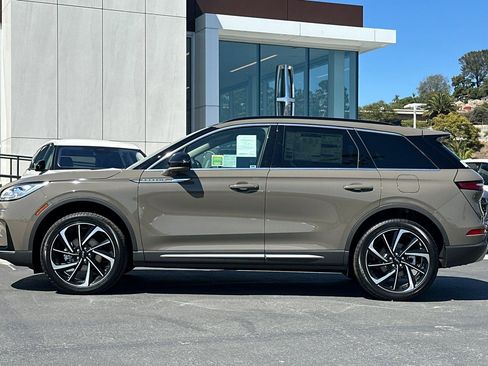 New 2025 Lincoln Corsair Reserve w/ Equipment Group 202A image 6