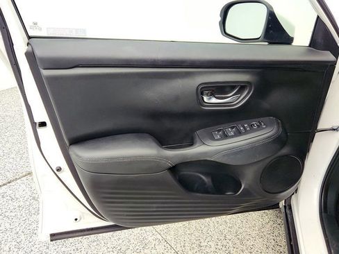 Used 2023 Honda HR-V LX image 10