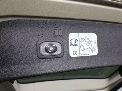 Used 2017 Ford Escape Titanium image 19