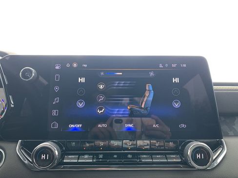 Used 2025 Chevrolet Colorado ZR2 w/ Technology Package image 15