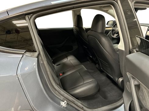 Certified 2023 Tesla Model Y AWD image 11