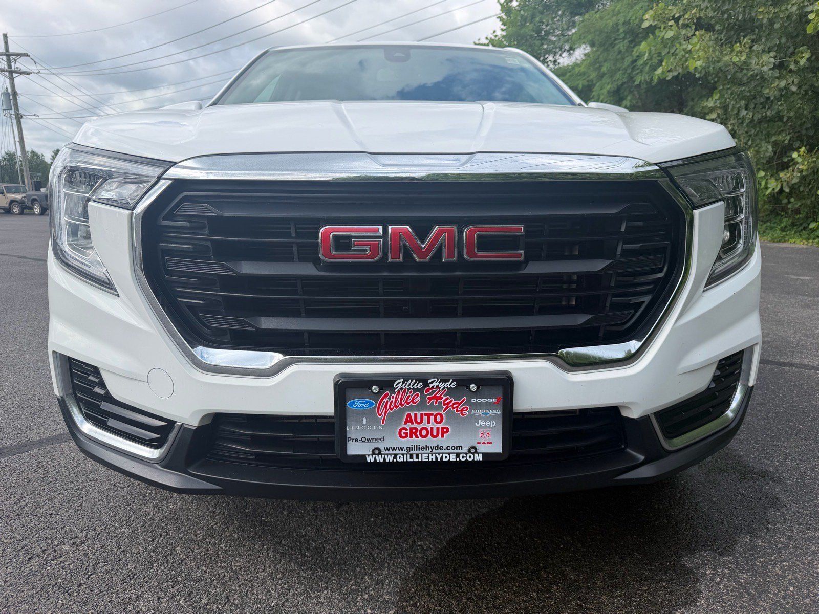Used 2024 GMC Terrain SLE AWD/4WD image 4