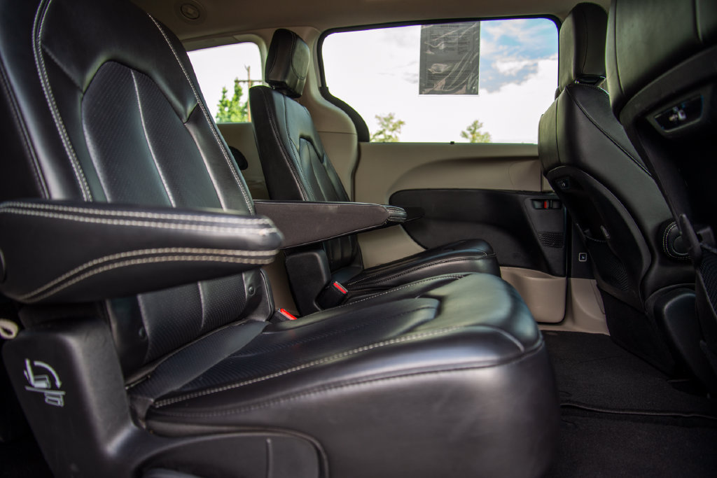 Used 2023 Chrysler Pacifica Touring-L FWD image 14