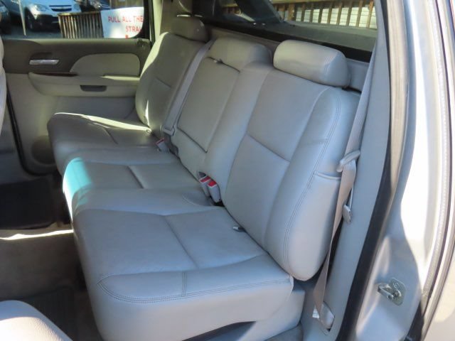 Used 2010 Chevrolet Avalanche LTZ AWD/4WD image 13