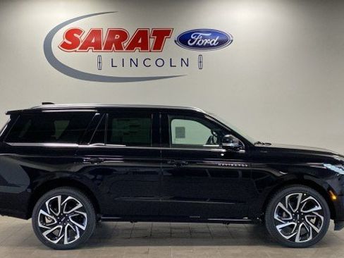New 2026 Lincoln Navigator Black Label AWD/4WD image 1