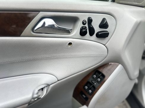 Used 2002 Mercedes-Benz C 320 Sedan image 10