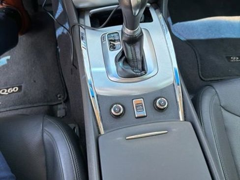 Used 2014 INFINITI Q60 Convertible w/ Premium Package RWD image 3
