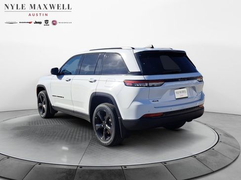 New 2025 Jeep Grand Cherokee 4WD image 14