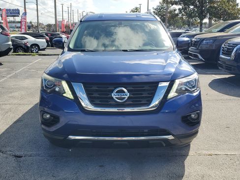 Certified 2019 Nissan Pathfinder SV image 2