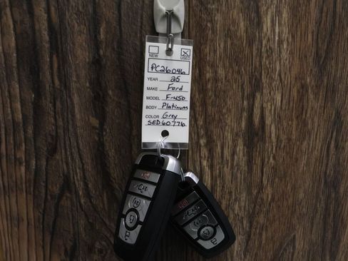 Used 2025 Ford F450 Platinum w/ FX4 Off-Road Package image 43