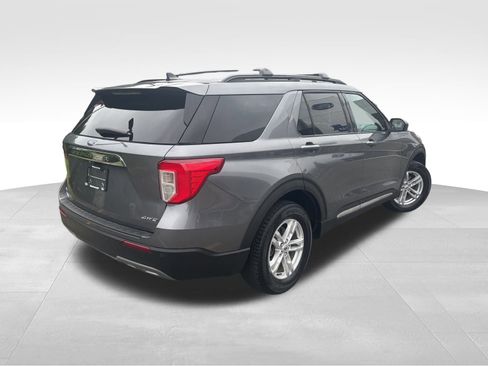 Used 2022 Ford Explorer XLT w/ Equipment Group 202A image 6