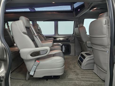 Used 2023 GMC Savana 2500 image 34