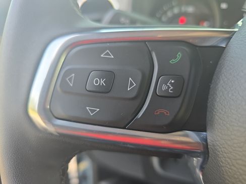 Used 2025 Jeep Wrangler Unlimited Sahara AWD/4WD image 19