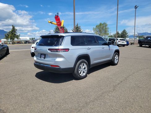 Used 2024 Jeep Grand Cherokee L Limited AWD/4WD image 3