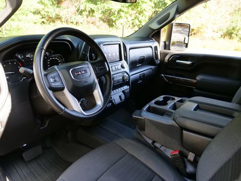Used 2023 GMC Sierra 2500 SLE image 2