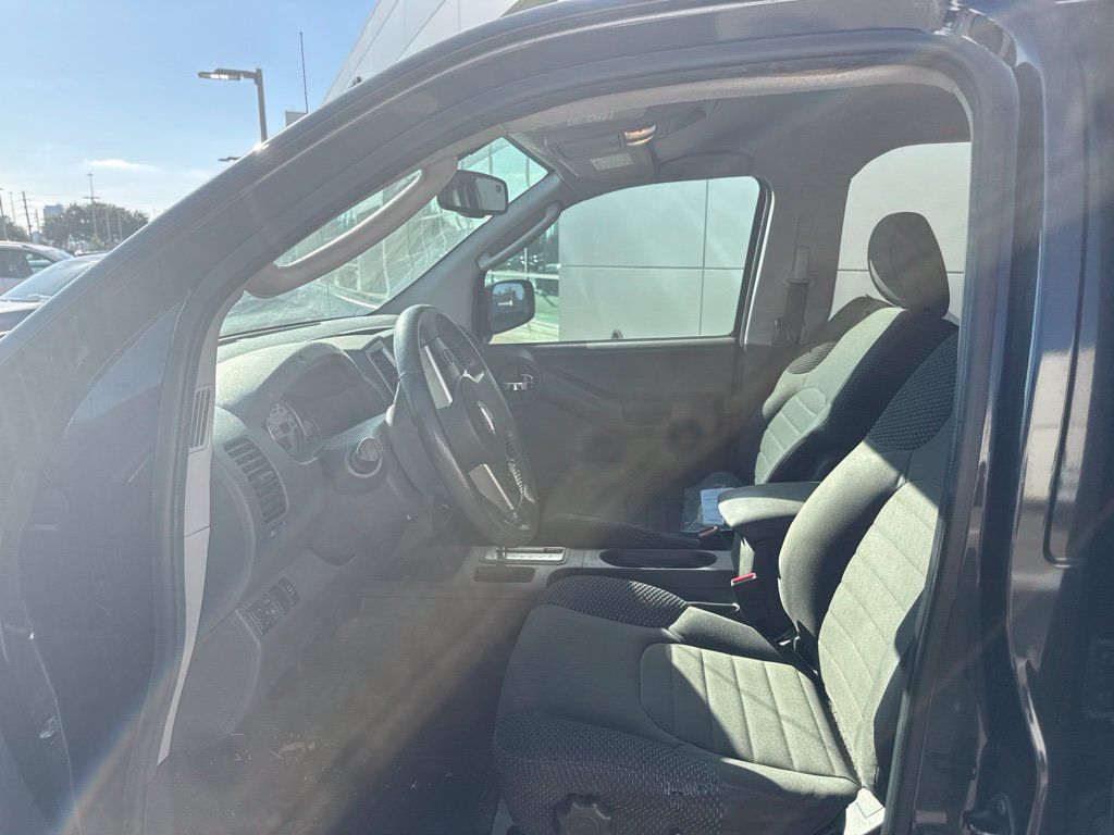 Used 2011 Nissan Xterra PRO-4X AWD/4WD image 2