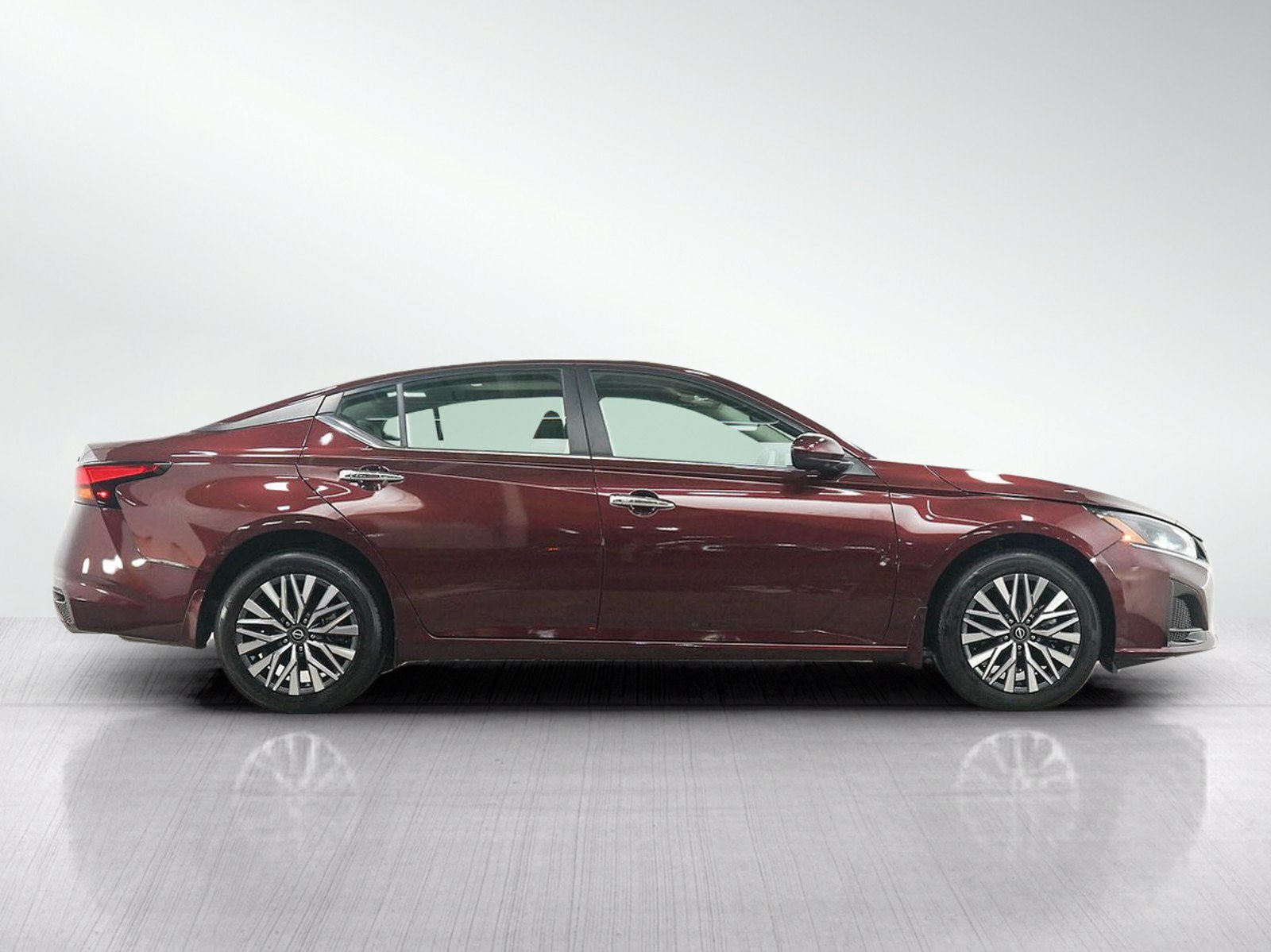 Used 2023 Nissan Altima 2.5 SV w/ SV Premium Package AWD/4WD image 6