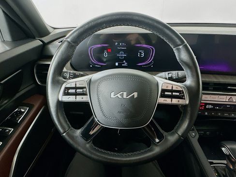 Used 2023 Kia Telluride EX w/ EX Captain's Chair Package image 11