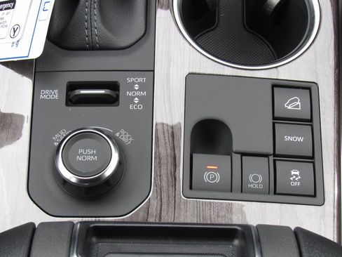 New 2025 Toyota Highlander Platinum image 34