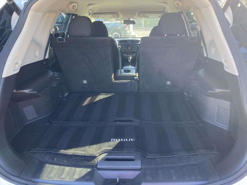 Used 2018 Nissan Rogue SV image 10