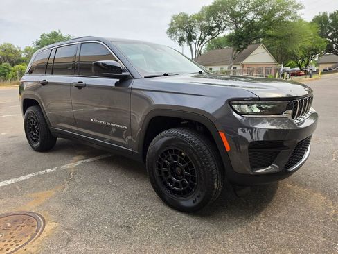 Used 2025 Jeep Grand Cherokee Laredo w/ Luxury Tech Group I RWD image 5