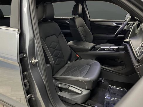 Certified 2025 Volkswagen Atlas Cross Sport SE image 28