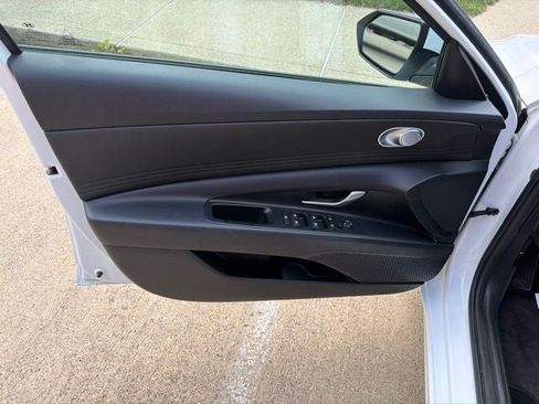 Used 2021 Hyundai Elantra SEL w/ Convenience Package FWD image 8